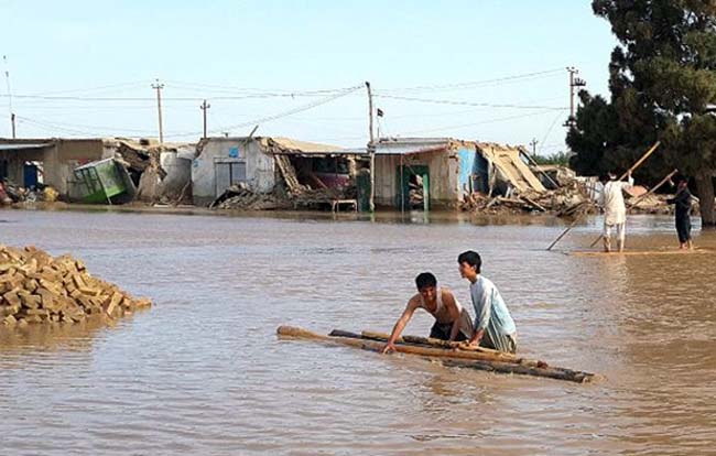 در اثر سرازيرشدن سيلاب در بادغيس ١٢ تن جان باختند